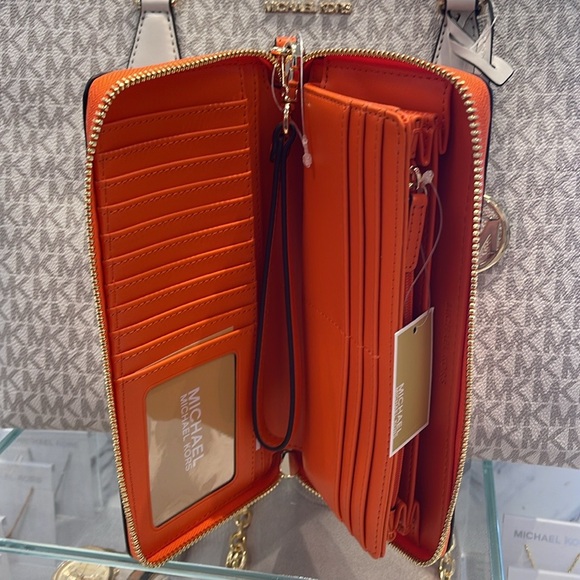 MICHAEL KORS
Jet Set Travel Large Pebbled Leather Wristlet Wallet Phone Holder - Picture 15 of 16